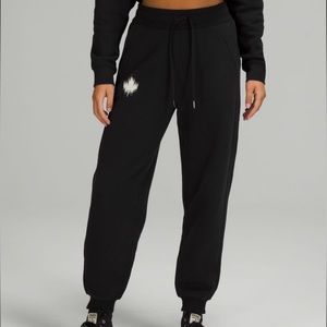 Size 6 Canada Olympics collection sweatpants in black